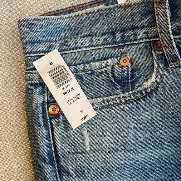 NWT Levi’s Wedgie Straight High-Rise Jean Light Denim from Aritzia - Picture 6 of 12